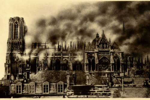 Cathédrale de Reims en feu