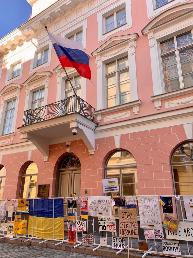 Tallinn devant ambassade de Russie 1
